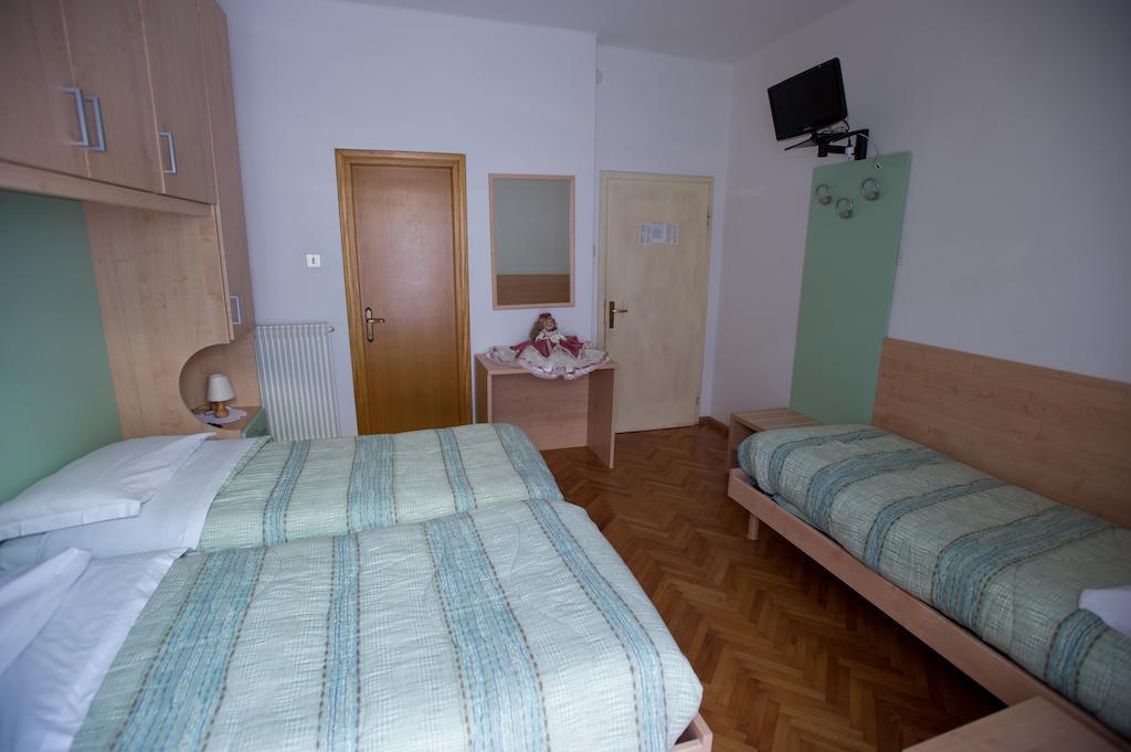 Albergo Italia Molveno Zimmer foto